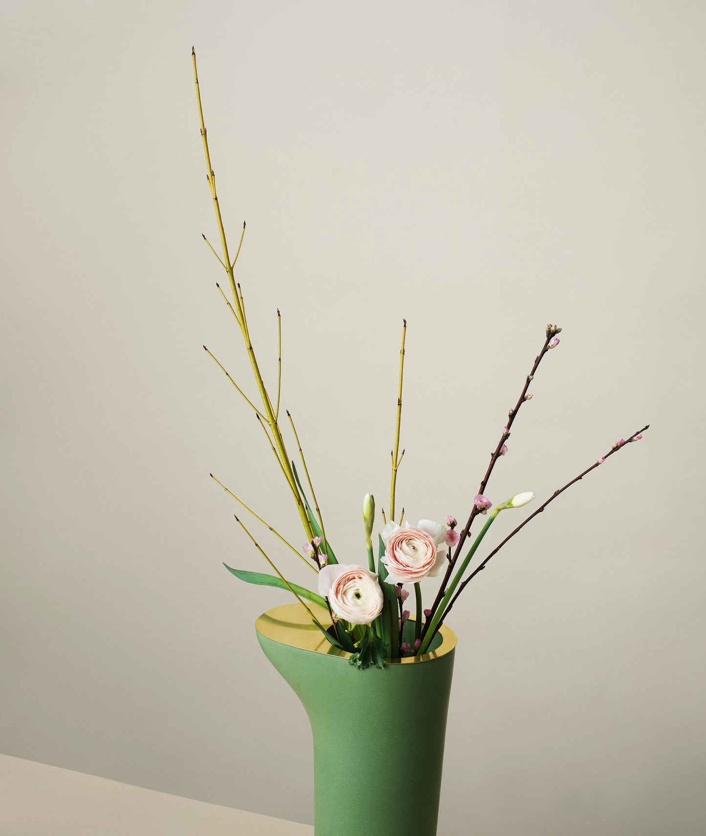 Rocky Root - Flower Table - Olive Skin