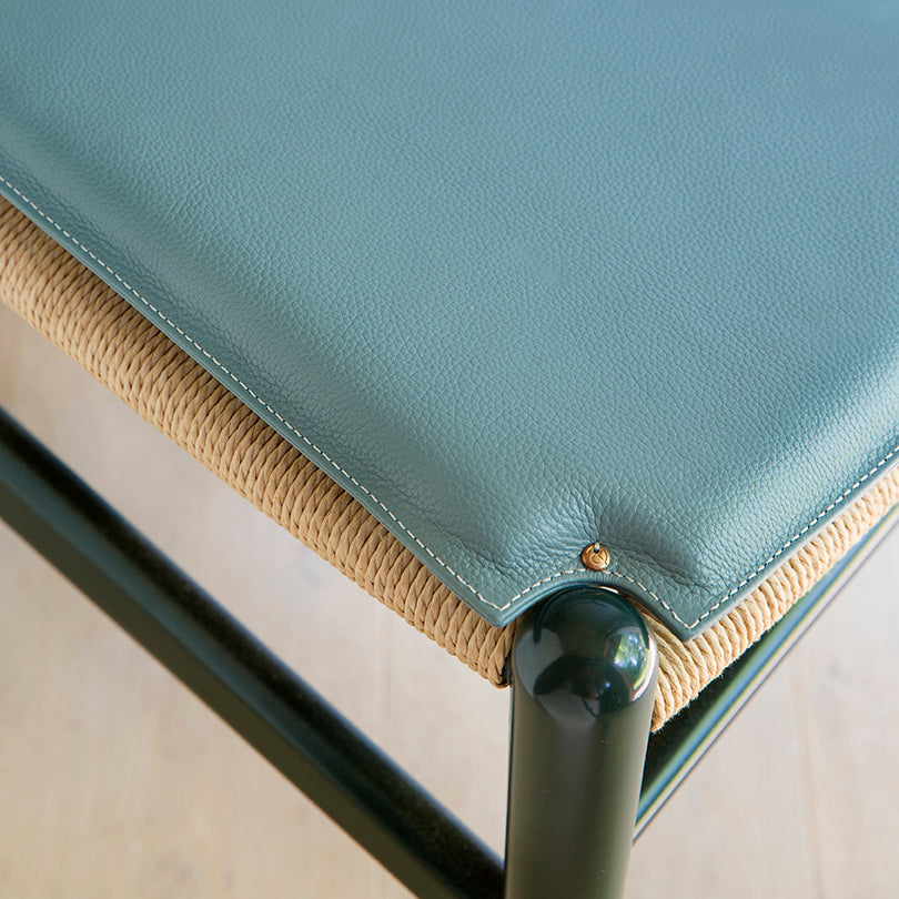 Y-chair leather seat (seat cushion) detail